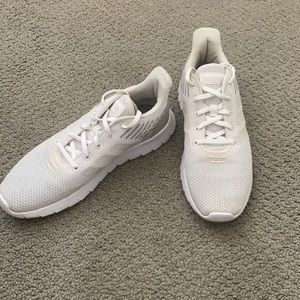 White Addidas Runnung Shoes